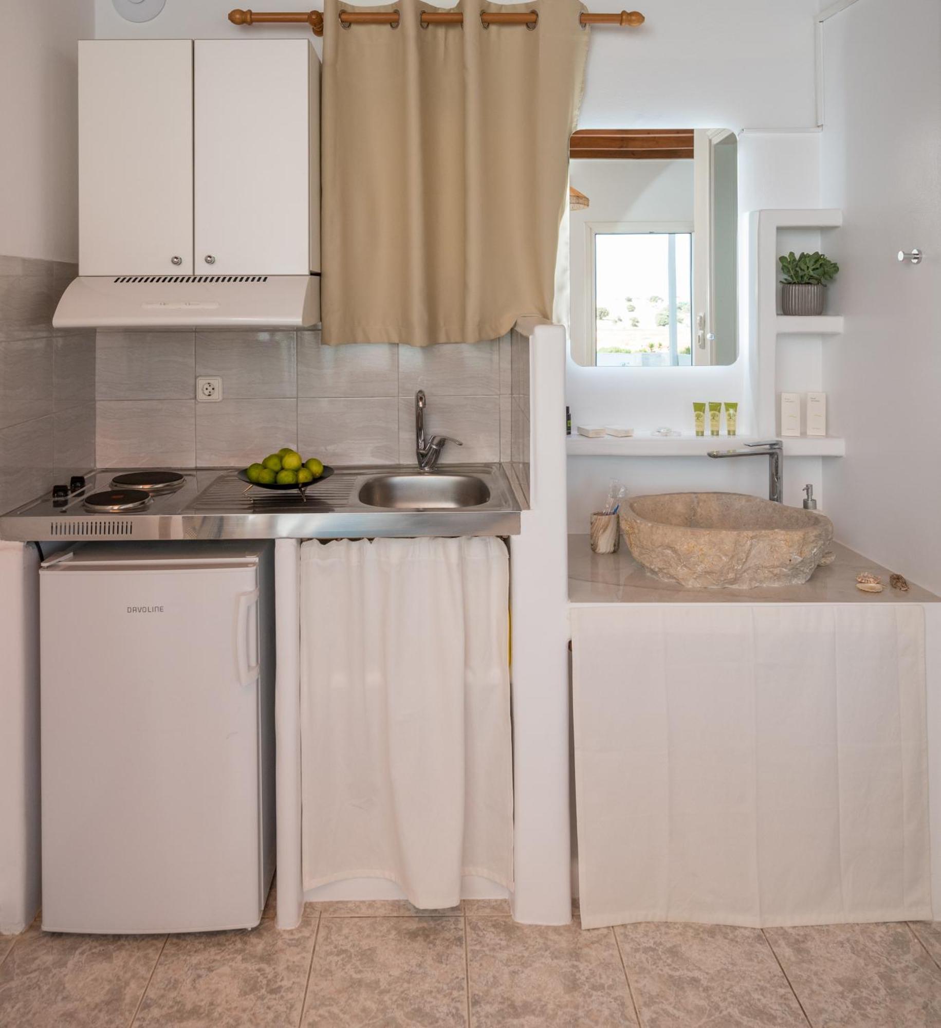 Kanelis Studios & Suites Mytakas Экстерьер фото